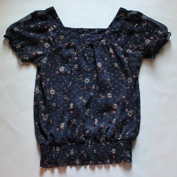 Tops - Floral Top MAKE AN OFFER